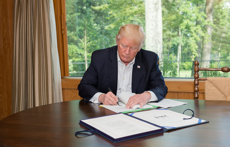 1280px President Trump signing Hurricane Harvey bill v2